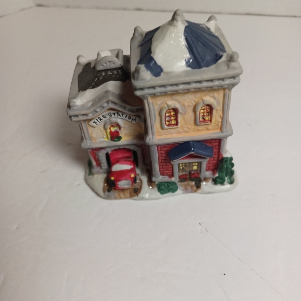 Wellington Square Collection 2004 Christmas Village Fire Station Building